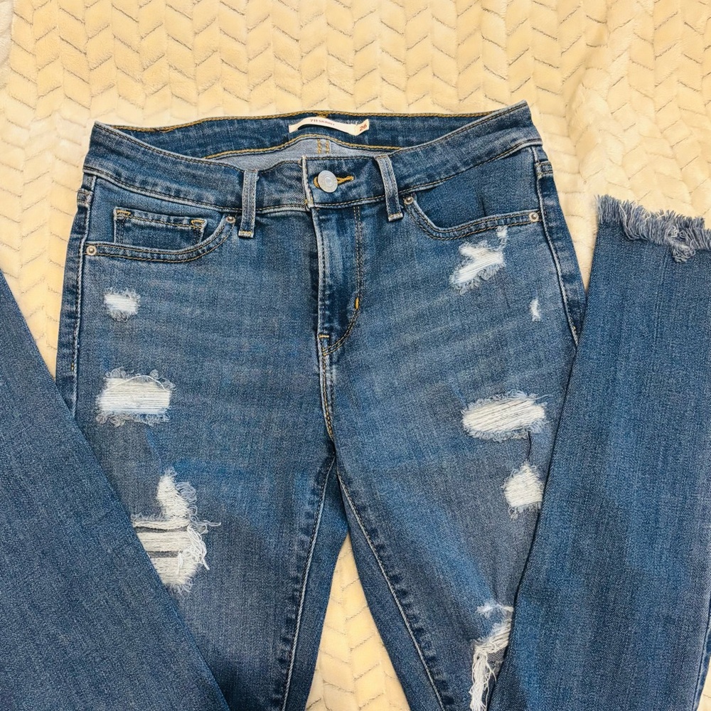 Levi's Blue Skinny Jeans Distressed Style